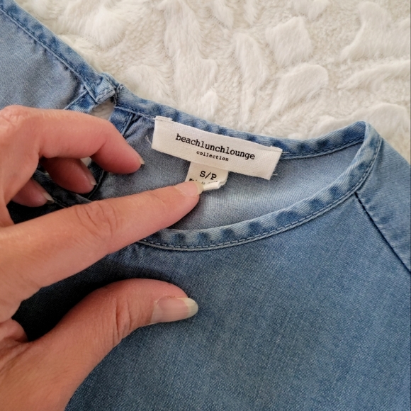 Beachlunchlounge Chambray Bell sleeve Top - Picture 2 of 4